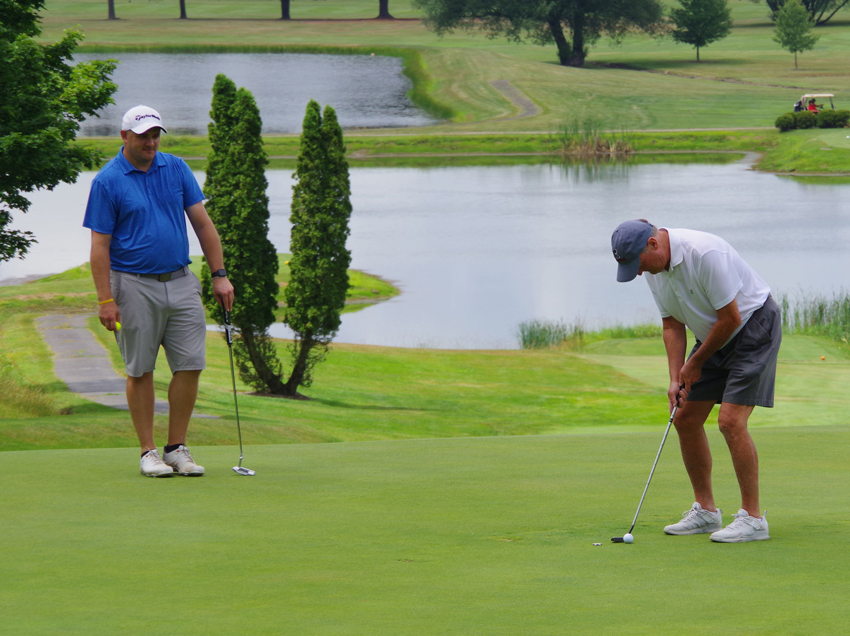 Steve McCloskey lines up a putt